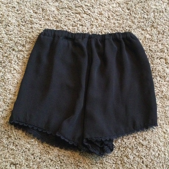 Brandy Melville shorts - Picture 3 of 5